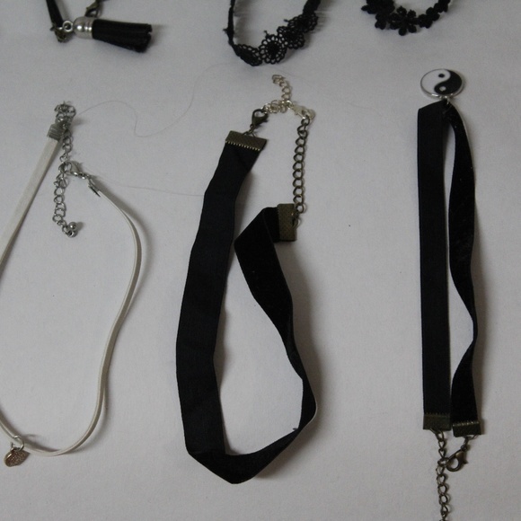 SET OF 14 CHOKERS - Picture 5 of 5